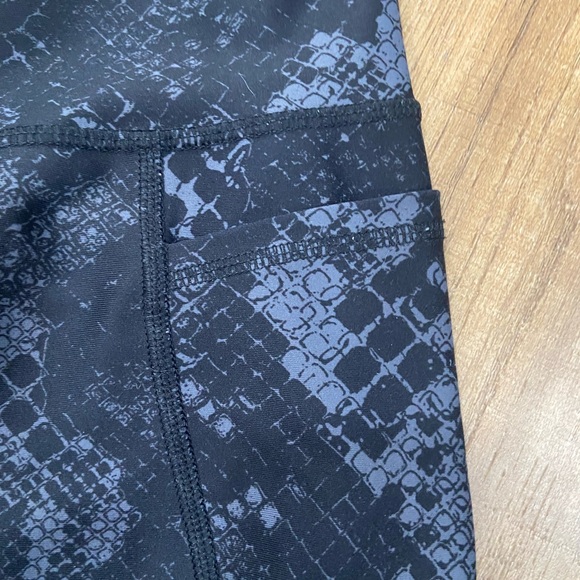 Set of 2 Old Navy Activewear Leggings-Medium - Picture 5 of 7